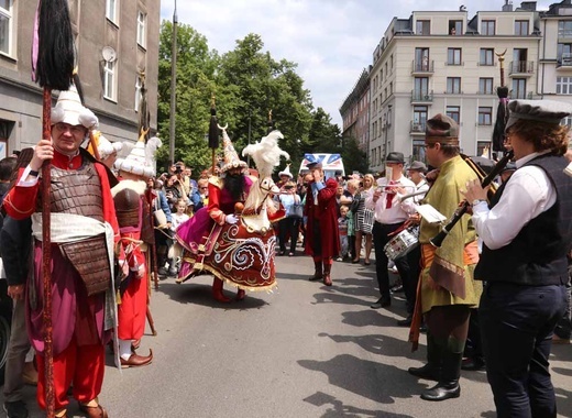 Nowy Lajkonik harcował po Krakowie