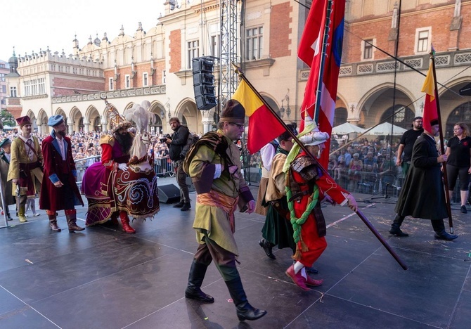 Nowy Lajkonik harcował po Krakowie
