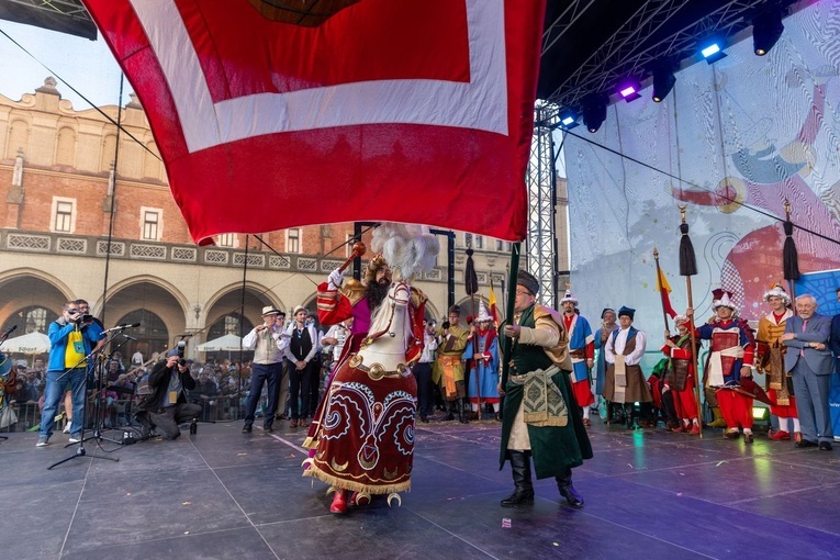 Nowy Lajkonik harcował po Krakowie