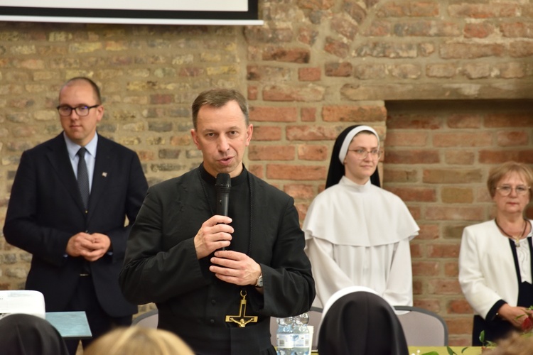 Wystawa i konferencja sióstr dominikanek w Gdańsku