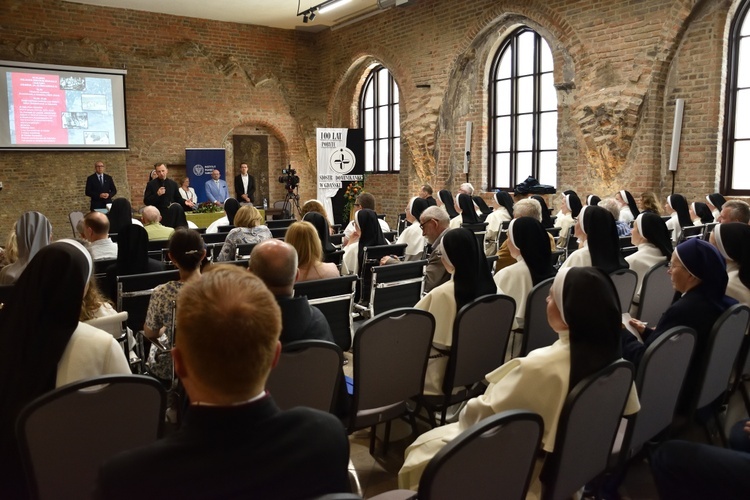 Wystawa i konferencja sióstr dominikanek w Gdańsku