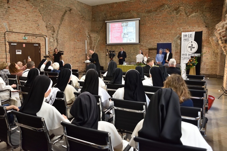 Wystawa i konferencja sióstr dominikanek w Gdańsku