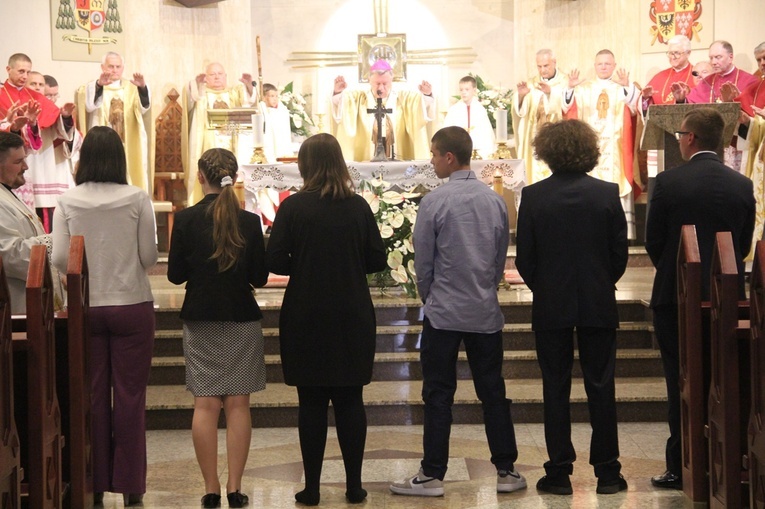 Jubileusz metropolity i bierzmowanie w Mirkowie