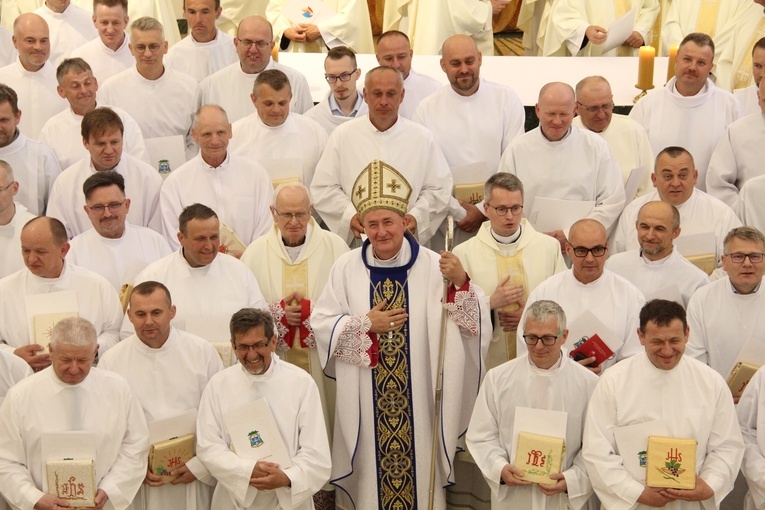 Tarnów. Błogosławieństwo nadzwyczajnych szafarzy Komunii św.