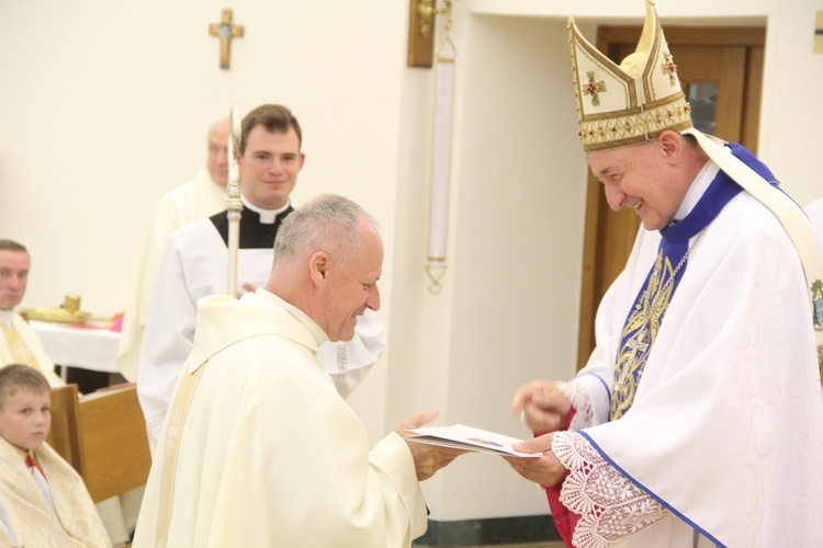 Tarnów. Błogosławieństwo nadzwyczajnych szafarzy Komunii św.