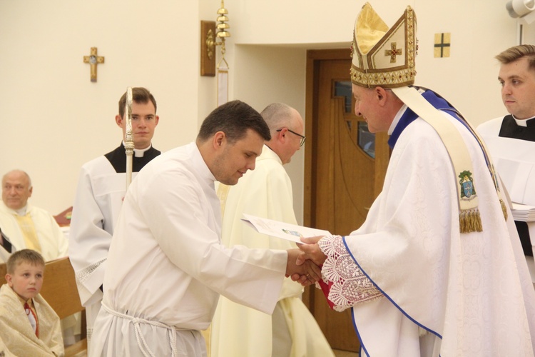 Tarnów. Błogosławieństwo nadzwyczajnych szafarzy Komunii św.