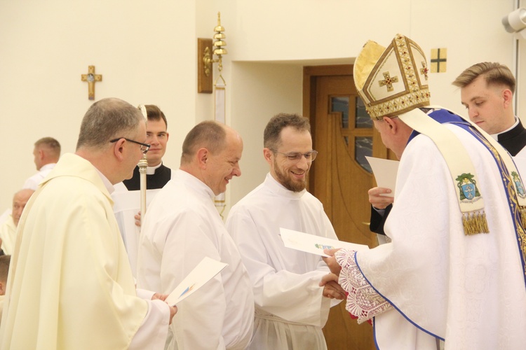 Tarnów. Błogosławieństwo nadzwyczajnych szafarzy Komunii św.