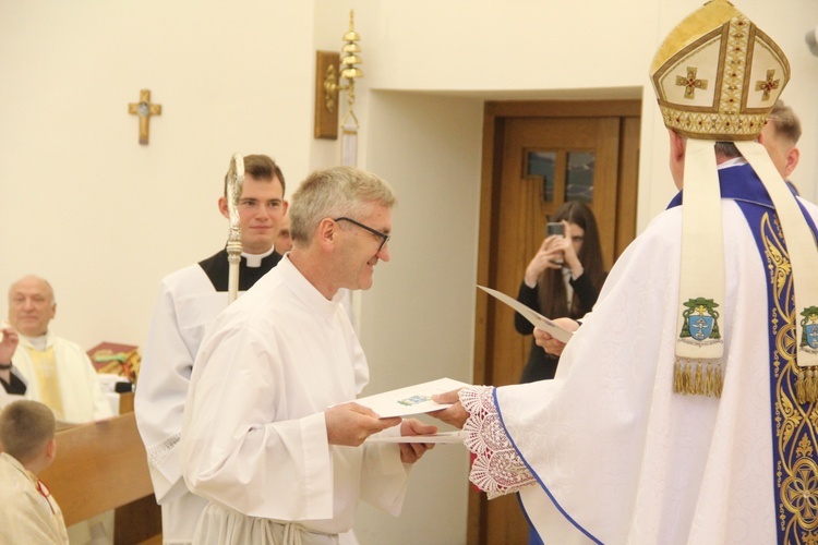 Tarnów. Błogosławieństwo nadzwyczajnych szafarzy Komunii św.