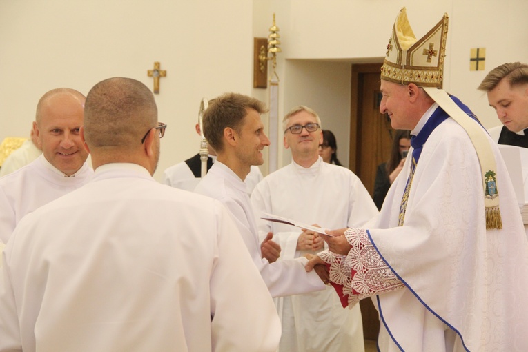 Tarnów. Błogosławieństwo nadzwyczajnych szafarzy Komunii św.