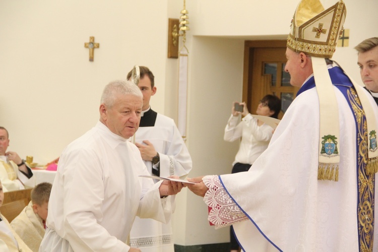 Tarnów. Błogosławieństwo nadzwyczajnych szafarzy Komunii św.