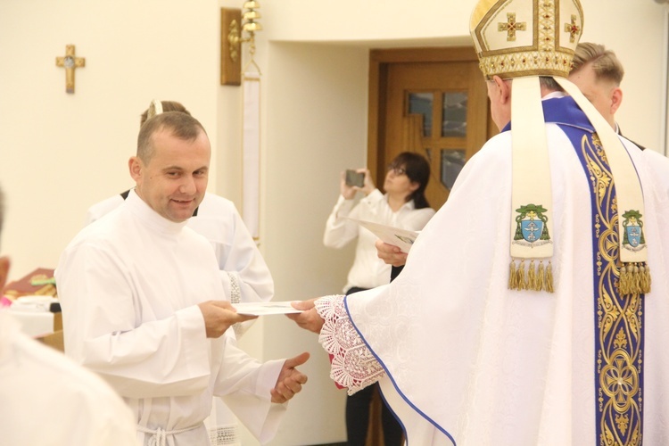 Tarnów. Błogosławieństwo nadzwyczajnych szafarzy Komunii św.