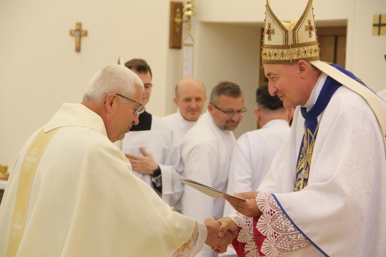 Tarnów. Błogosławieństwo nadzwyczajnych szafarzy Komunii św.