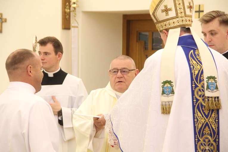 Tarnów. Błogosławieństwo nadzwyczajnych szafarzy Komunii św.
