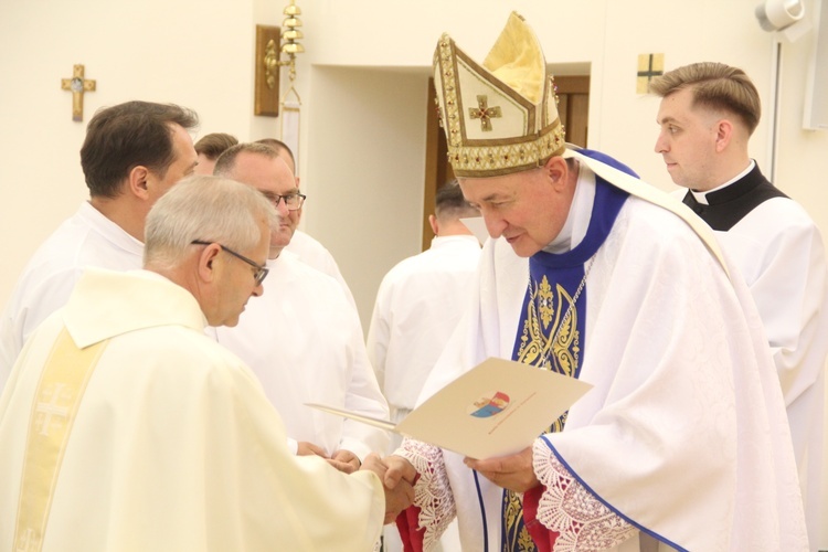 Tarnów. Błogosławieństwo nadzwyczajnych szafarzy Komunii św.