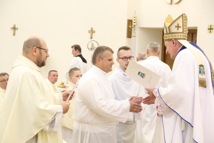 Tarnów. Błogosławieństwo nadzwyczajnych szafarzy Komunii św.