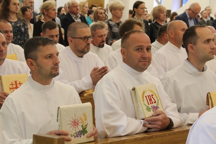 Tarnów. Błogosławieństwo nadzwyczajnych szafarzy Komunii św.