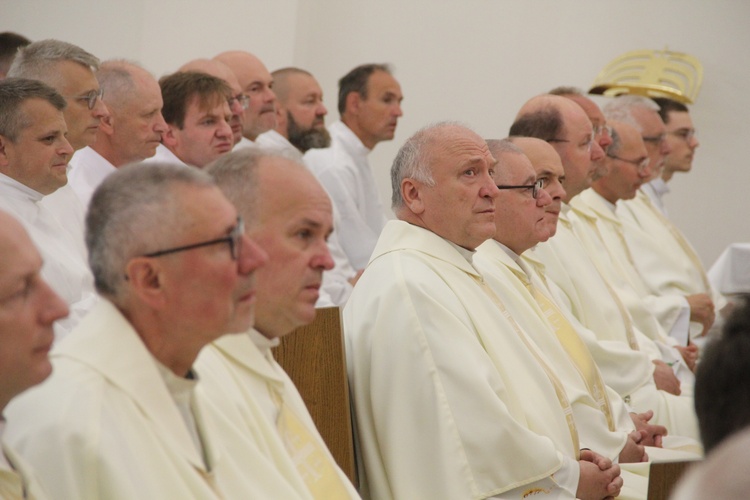 Tarnów. Błogosławieństwo nadzwyczajnych szafarzy Komunii św.