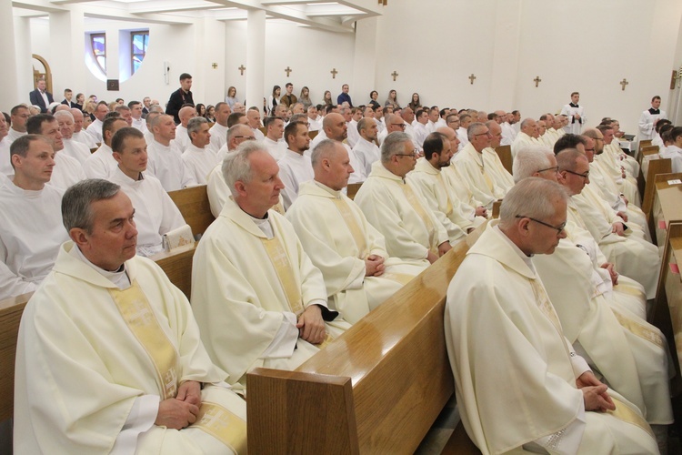 Tarnów. Błogosławieństwo nadzwyczajnych szafarzy Komunii św.