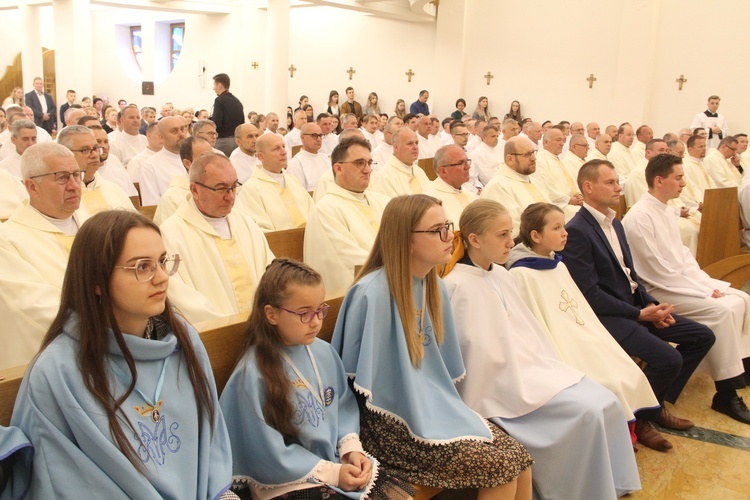 Tarnów. Błogosławieństwo nadzwyczajnych szafarzy Komunii św.