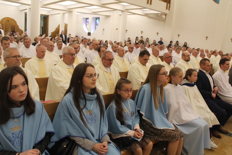 Tarnów. Błogosławieństwo nadzwyczajnych szafarzy Komunii św.