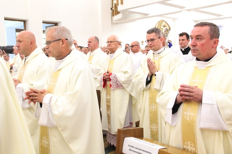 Tarnów. Błogosławieństwo nadzwyczajnych szafarzy Komunii św.