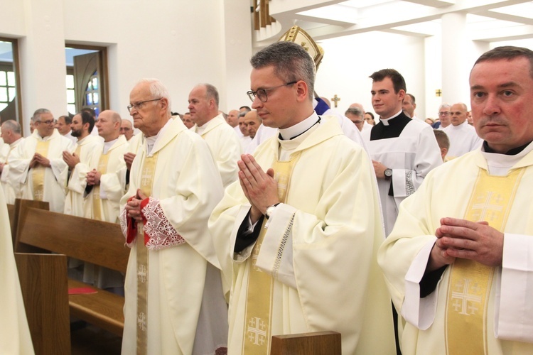 Tarnów. Błogosławieństwo nadzwyczajnych szafarzy Komunii św.