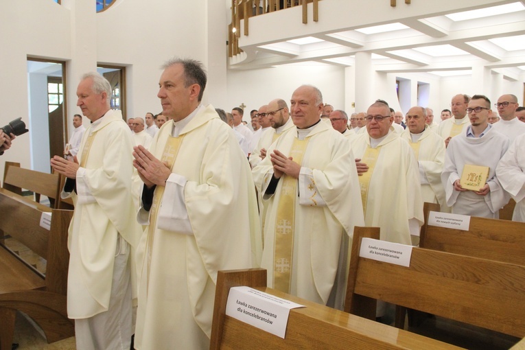 Tarnów. Błogosławieństwo nadzwyczajnych szafarzy Komunii św.