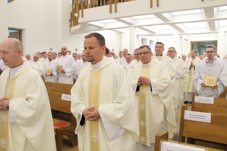 Tarnów. Błogosławieństwo nadzwyczajnych szafarzy Komunii św.