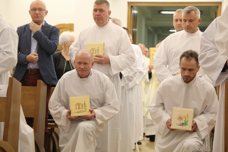 Tarnów. Błogosławieństwo nadzwyczajnych szafarzy Komunii św.