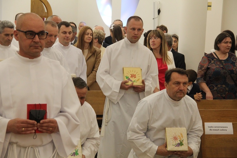 Tarnów. Błogosławieństwo nadzwyczajnych szafarzy Komunii św.