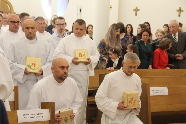 Tarnów. Błogosławieństwo nadzwyczajnych szafarzy Komunii św.