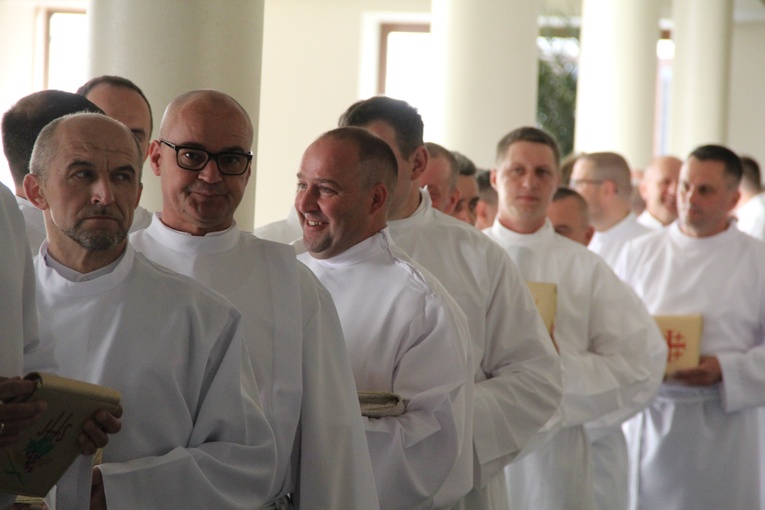 Tarnów. Błogosławieństwo nadzwyczajnych szafarzy Komunii św.