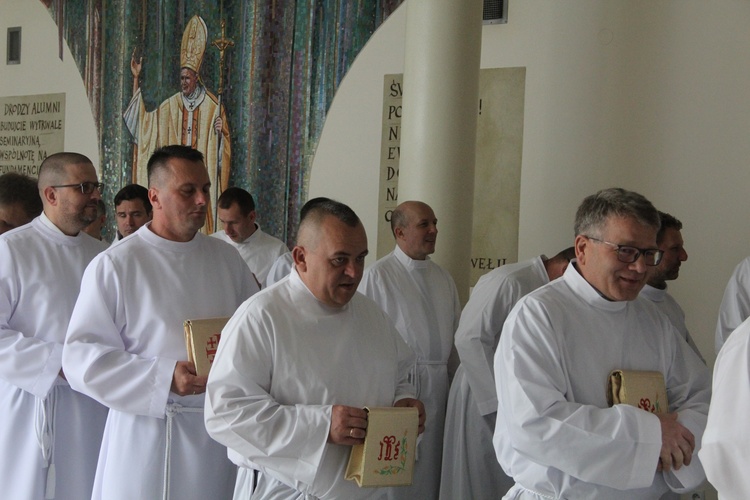 Tarnów. Błogosławieństwo nadzwyczajnych szafarzy Komunii św.