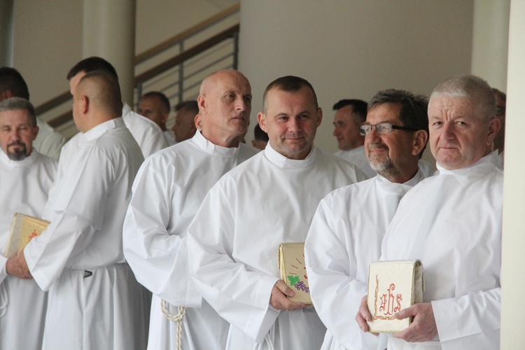 Tarnów. Błogosławieństwo nadzwyczajnych szafarzy Komunii św.