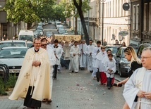 Wrzeszczańskimi ulicami, manifestując swoją wiarę, przeszło kilkuset wiernych.