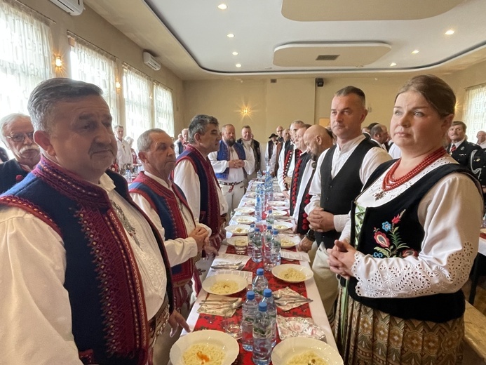 Poświęcenie sztandaru oddziału Związku Podhalan w Radziechowach