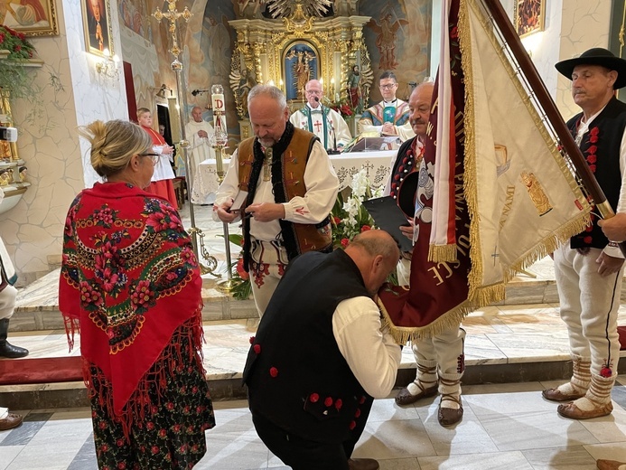 Poświęcenie sztandaru oddziału Związku Podhalan w Radziechowach