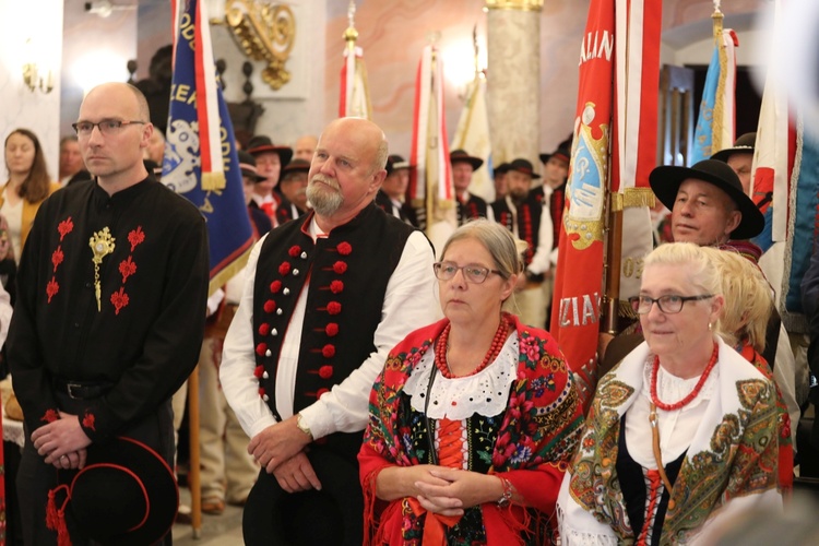 Poświęcenie sztandaru oddziału Związku Podhalan w Radziechowach