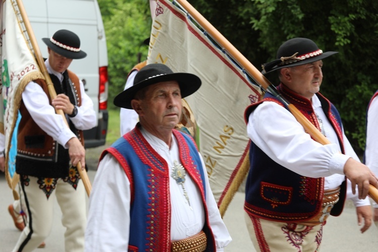 Poświęcenie sztandaru oddziału Związku Podhalan w Radziechowach