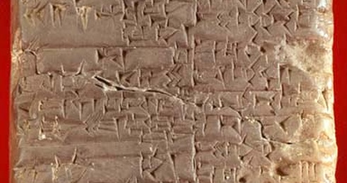 Sztuczna inteligencja błyskawicznie tłumaczy tabliczki pisma klinowego sprzed 5000 lat