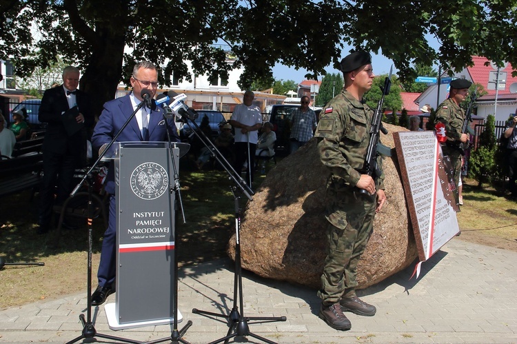 Pomnik internowanych w Mielnie-Unieściu