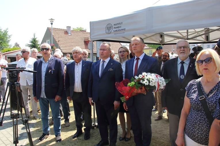 Pomnik internowanych w Mielnie-Unieściu