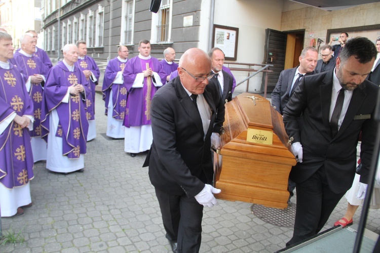 Tarnów. Ostatnie pożegnanie ks. Michała Drożdża