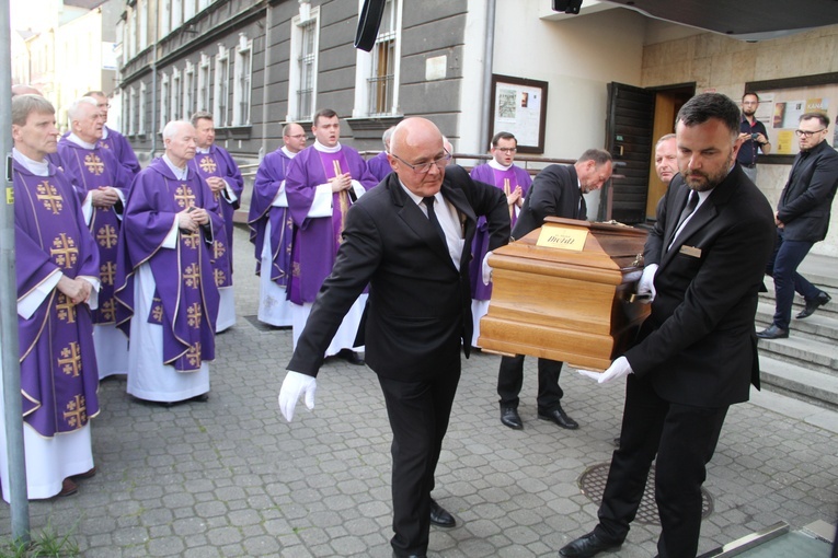 Tarnów. Ostatnie pożegnanie ks. Michała Drożdża