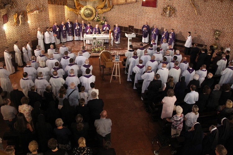 Tarnów. Ostatnie pożegnanie ks. Michała Drożdża