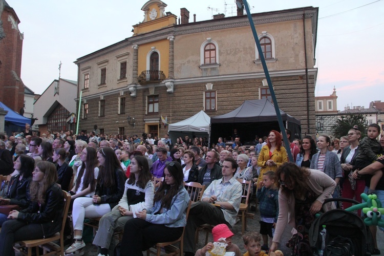 Wyszliśmy z książką i Dobrą Nowiną na peryferie - na ulicę