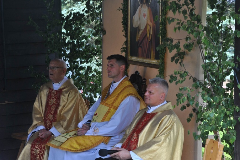 Poświęcenie tablicy ks. Bernardyna Dziedziaka na Podchełmiu