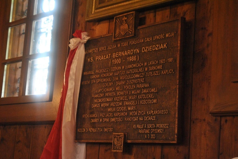 Poświęcenie tablicy ks. Bernardyna Dziedziaka na Podchełmiu