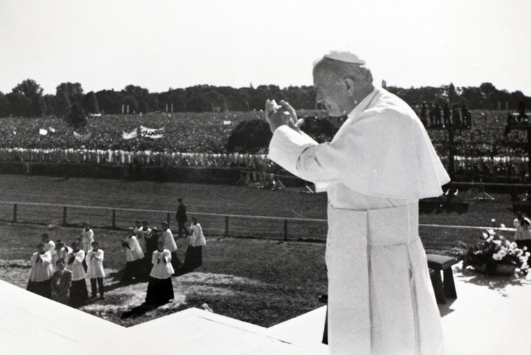 Jan Paweł II we Wrocławiu w 1983 roku - zdjęcia archiwalne