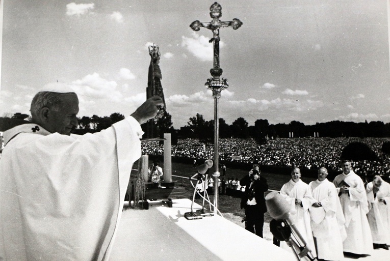 Jan Paweł II we Wrocławiu w 1983 roku - zdjęcia archiwalne